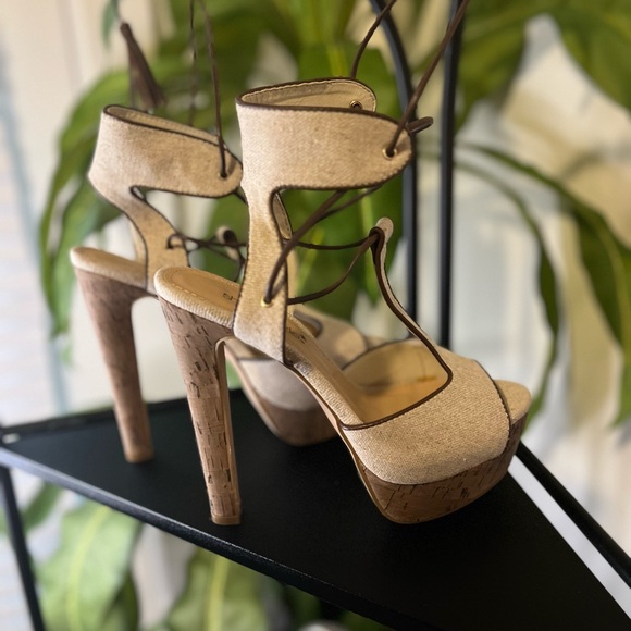 ShoeDazzle Stunning 6-Inch Wooden Heels - Picture 1 of 8